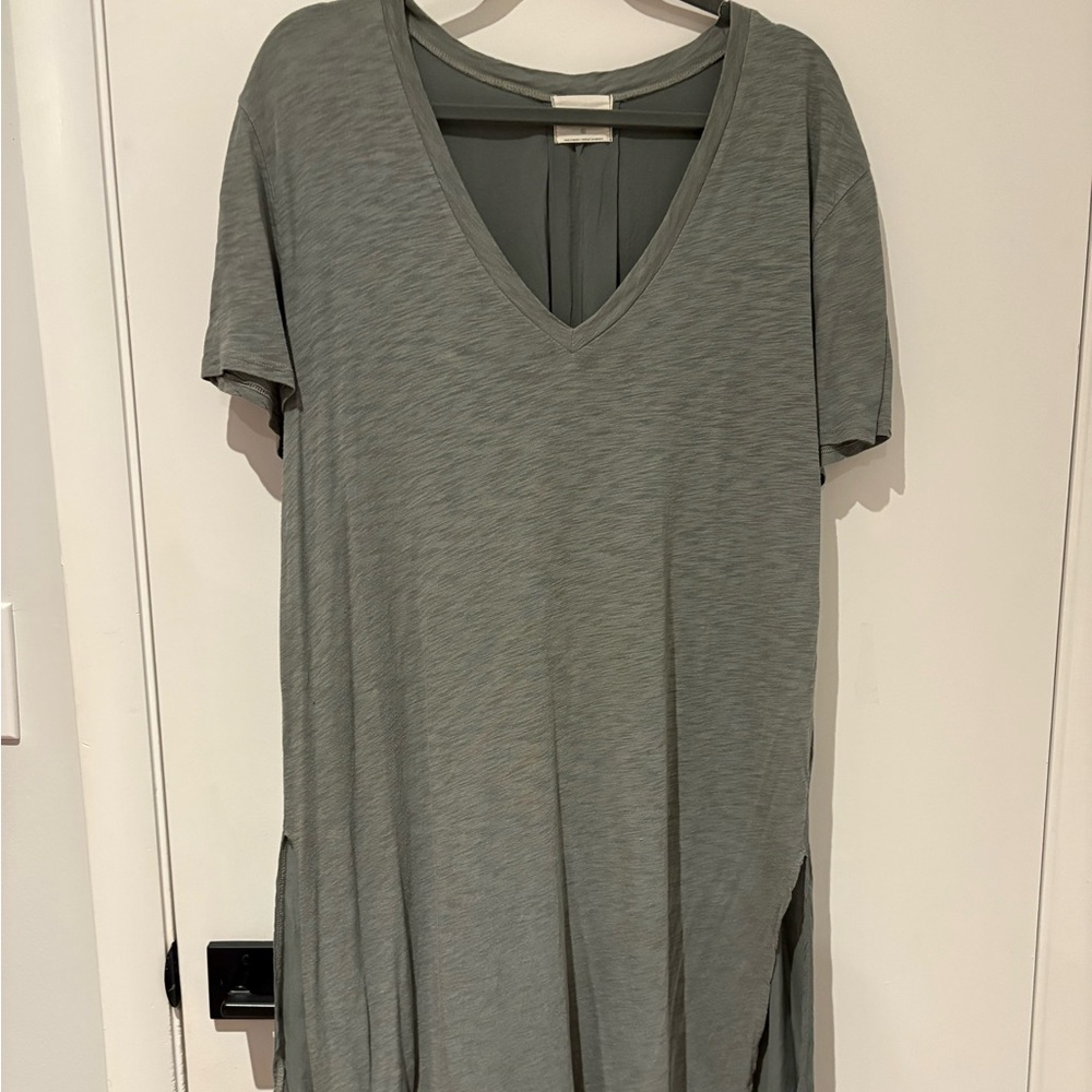 T.La (Anthropology ) Olive/army green long v-neck top.